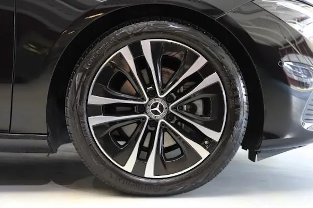 MERCEDES-BENZ CLA 180 7G-DCT