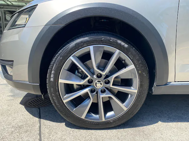 Škoda Octavia Combi 2.0 TSI Scout 4x4 DSG