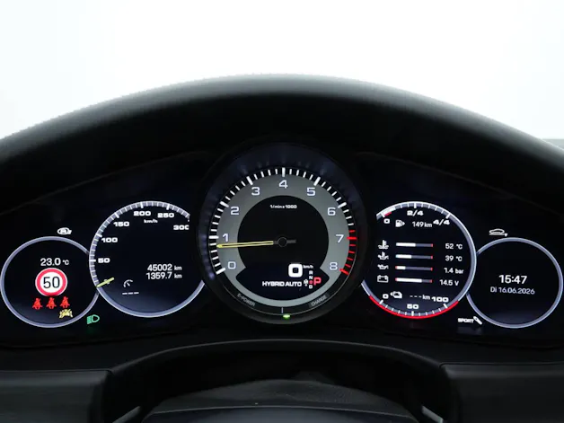Porsche Panamera 4 E-Hybrid Platinum Edition