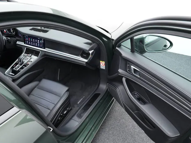 Porsche Panamera 4 E-Hybrid Platinum Edition