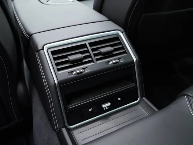Porsche Panamera 4 E-Hybrid Platinum Edition