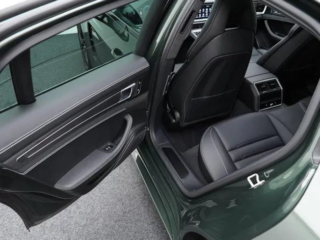 Porsche Panamera 4 E-Hybrid Platinum Edition