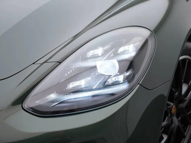Porsche Panamera 4 E-Hybrid Platinum Edition