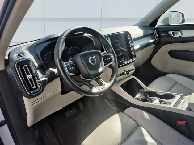 Volvo XC40 2.0 T5 Momentum AWD