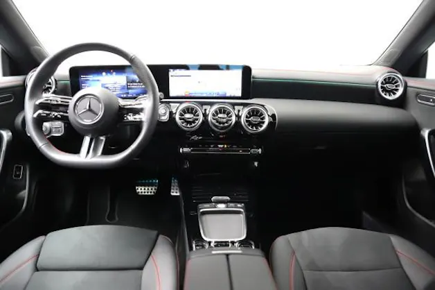 MERCEDES-BENZ CLA 200 7G-DCT