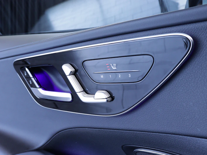 Fahrzeugbild MERCEDES-BENZ C 300