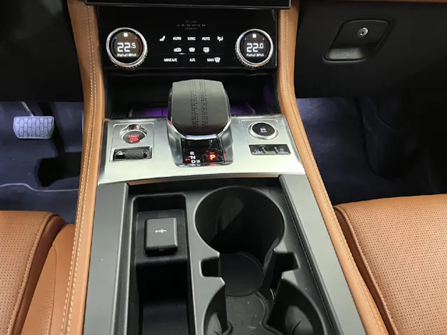 Jaguar F-Pace 2.0 I4 250 R-Dynamic SE