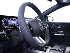 Fahrzeugbild MERCEDES-BENZ GLA 220 d Swiss Star AMG Line 4matic