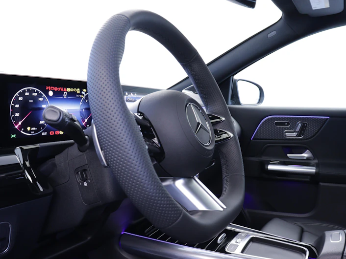 Fahrzeugbild MERCEDES-BENZ GLA 220