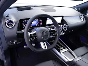Fahrzeugbild MERCEDES-BENZ GLA 220 d Swiss Star AMG Line 4matic