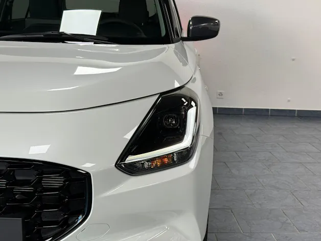 Suzuki Swift 1.2 Sakura Hybrid