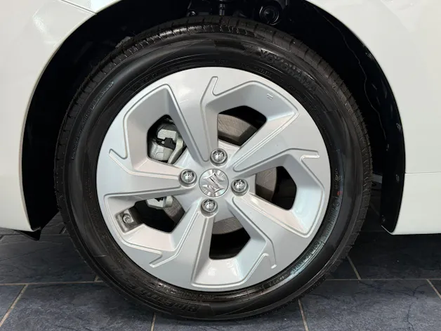 Suzuki Swift 1.2 Sakura Hybrid