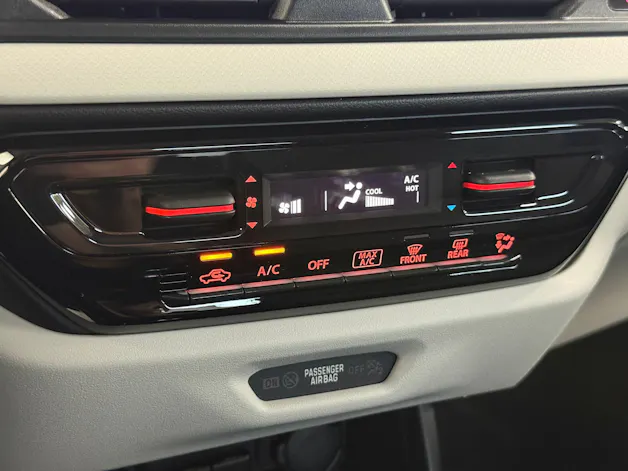 Suzuki Swift 1.2 Sakura Hybrid