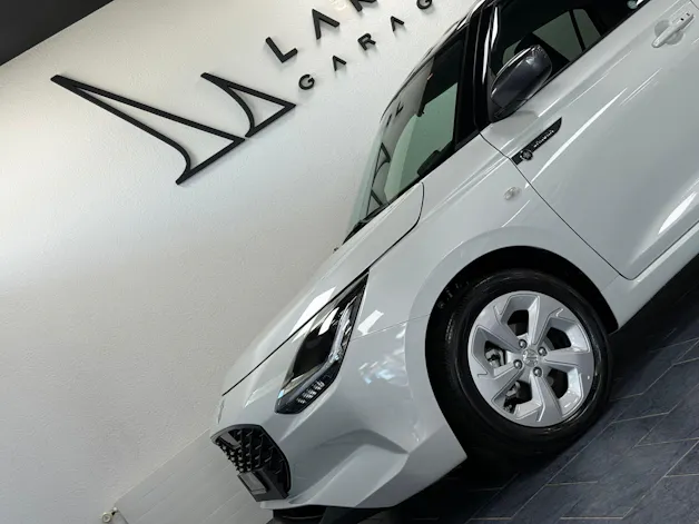 Suzuki Swift 1.2 Sakura Hybrid