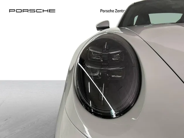 PORSCHE 911 Carrera 4 GTS
