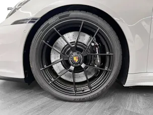 Porsche 911 Carrera 4 GTS