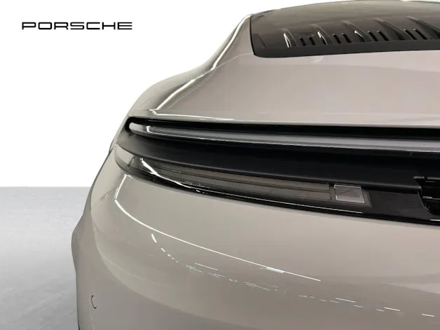 PORSCHE 911 Carrera 4 GTS