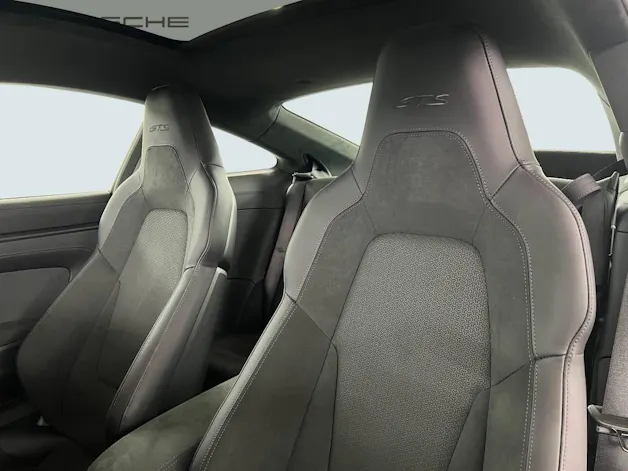 PORSCHE 911 Carrera 4 GTS