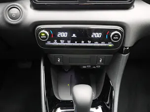 Toyota Yaris 1.5 VVT-i HSD Premium