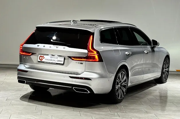 Volvo VOLVO V60 T8 eAWD Twin Engine R-Design Geartronic l CH l 1.Hand l