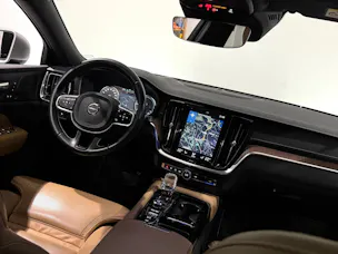 Volvo VOLVO V60 T8 eAWD Twin Engine R-Design Geartronic l CH l 1.Hand l