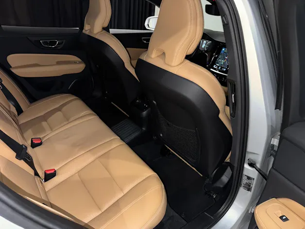 Volvo VOLVO V60 T8 eAWD Twin Engine R-Design Geartronic l CH l 1.Hand l