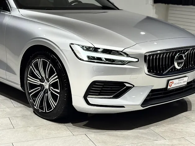 Volvo VOLVO V60 T8 eAWD Twin Engine R-Design Geartronic l CH l 1.Hand l
