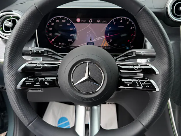 Mercedes-Benz GLC 300 AMG LINE 4Matic 9G-Tronic *CH-FAHRZEUG - 4 JAHRE GARANTIE - PANORAMA-DACH*