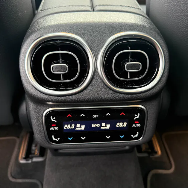 Mercedes-Benz GLC 300 AMG LINE 4Matic 9G-Tronic *CH-FAHRZEUG - 4 JAHRE GARANTIE - PANORAMA-DACH*