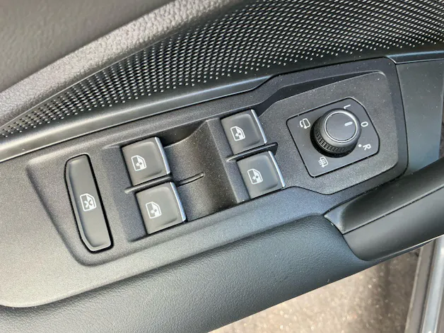 VW Tiguan 2.0 TSI 265 PS 4Motion R-Line *** PANORAMADACH & ANHÄNGERKUPPLUNG ***