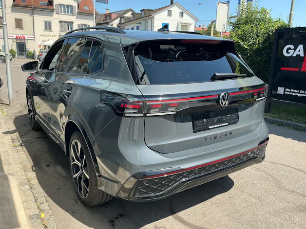 VW Tiguan 2.0 TSI 265 PS 4Motion R-Line *** PANORAMADACH & ANHÄNGERKUPPLUNG ***