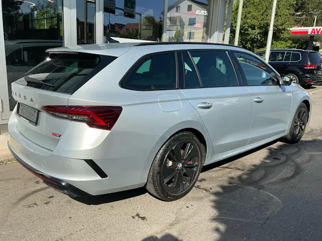 Škoda Octavia Combi 2.0 TSI RS *** 265 PS *** FACELIFT MODEL MIT ANHÄNGERKUPPLUNG ***
