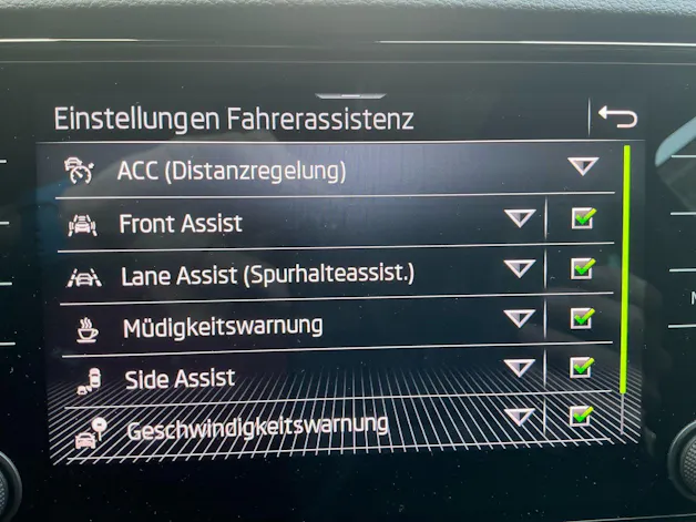 Škoda Karoq Sportline 4x4 *** PANORAMADACH & ANHÄNGERKUPPLUNG ***