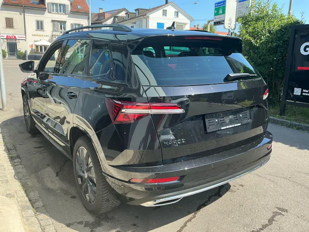 Škoda Karoq Sportline 4x4 *** PANORAMADACH & ANHÄNGERKUPPLUNG ***