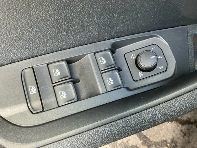 Škoda Karoq Sportline 4x4 *** PANORAMADACH & ANHÄNGERKUPPLUNG ***