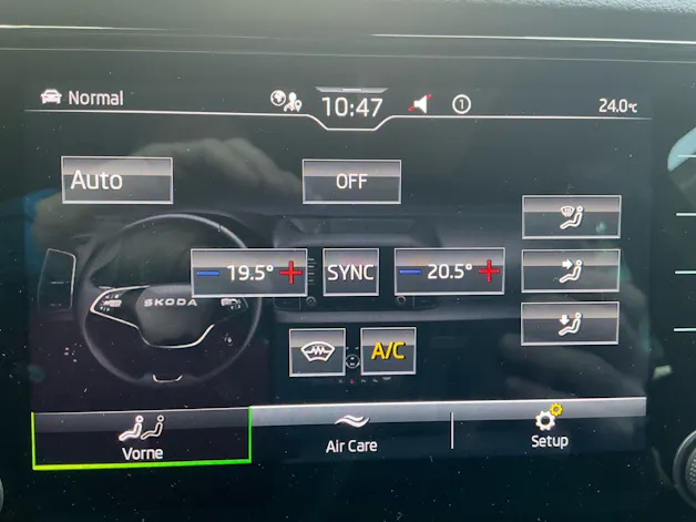 Škoda Karoq Sportline 4x4 *** PANORAMADACH & ANHÄNGERKUPPLUNG ***