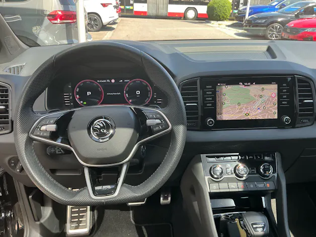 Škoda Karoq Sportline 4x4 *** PANORAMADACH & ANHÄNGERKUPPLUNG ***