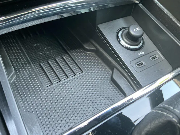 Škoda Karoq Sportline 4x4 *** PANORAMADACH & ANHÄNGERKUPPLUNG ***