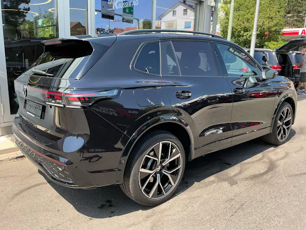 VW Tiguan 2.0 TSI 265 PS 4Motion R-Line *** PANORAMADACH & KLIMATISIERTE LEDERSITZE ***
