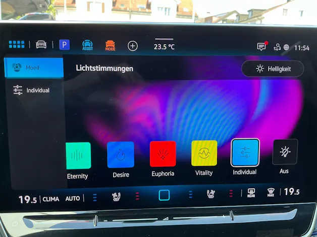 VW Tiguan 2.0 TSI 265 PS 4Motion R-Line *** PANORAMADACH & KLIMATISIERTE LEDERSITZE ***