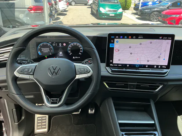 VW Tiguan 2.0 TSI 265 PS 4Motion R-Line *** PANORAMADACH & KLIMATISIERTE LEDERSITZE ***