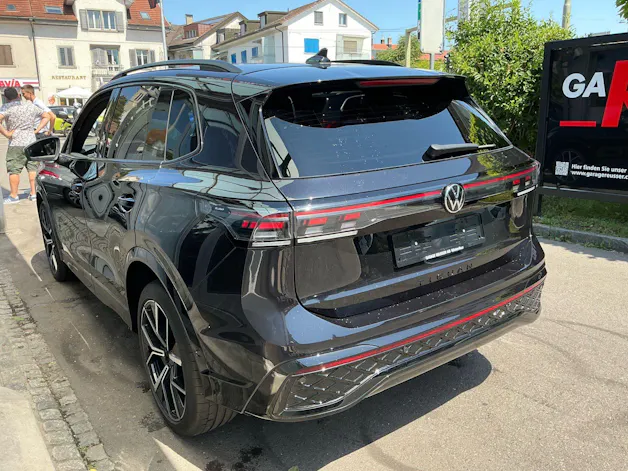 VW Tiguan 2.0 TSI 265 PS 4Motion R-Line *** PANORAMADACH & KLIMATISIERTE LEDERSITZE ***