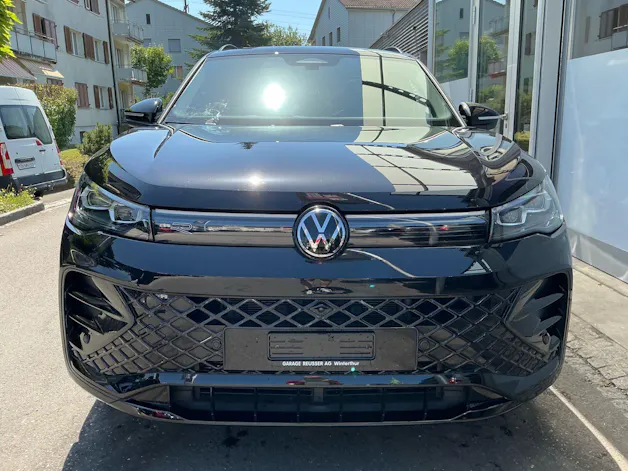 VW Tiguan 2.0 TSI 265 PS 4Motion R-Line *** PANORAMADACH & KLIMATISIERTE LEDERSITZE ***