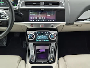 https://vehicle.imgix.net/4363218/dbeeddd0-a608-47c7-8e84-f7bc4e566f0b.jpg