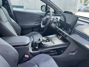 Fahrzeugbild TOYOTA C-HR+ Premium AWD