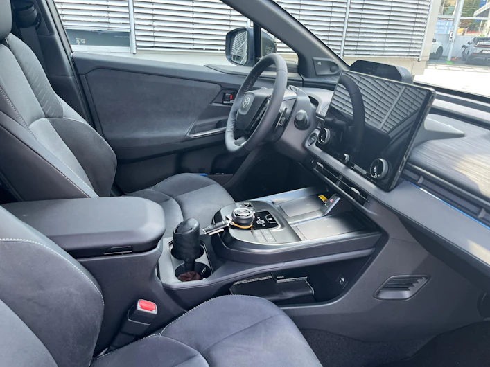Fahrzeugbild TOYOTA C-HR+