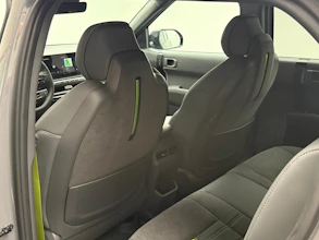 https://vehicle.imgix.net/4363409/1494226f-18a8-4b5a-93a9-d33cede2911d.jpeg