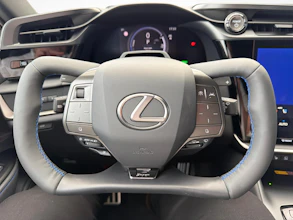 https://vehicle.imgix.net/4363455/912057d4-cb60-45fc-9de9-09bce417b786.jpg