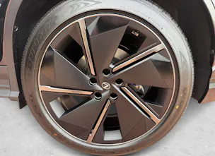 Lexus RZ 550e F Sport