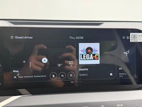 https://vehicle.imgix.net/4363478/9823d17a-ae98-4667-85ac-7d9acf7d1633.jpeg
